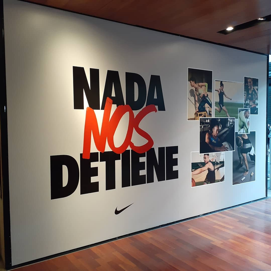 Cartelería interior y ambientación corporativa