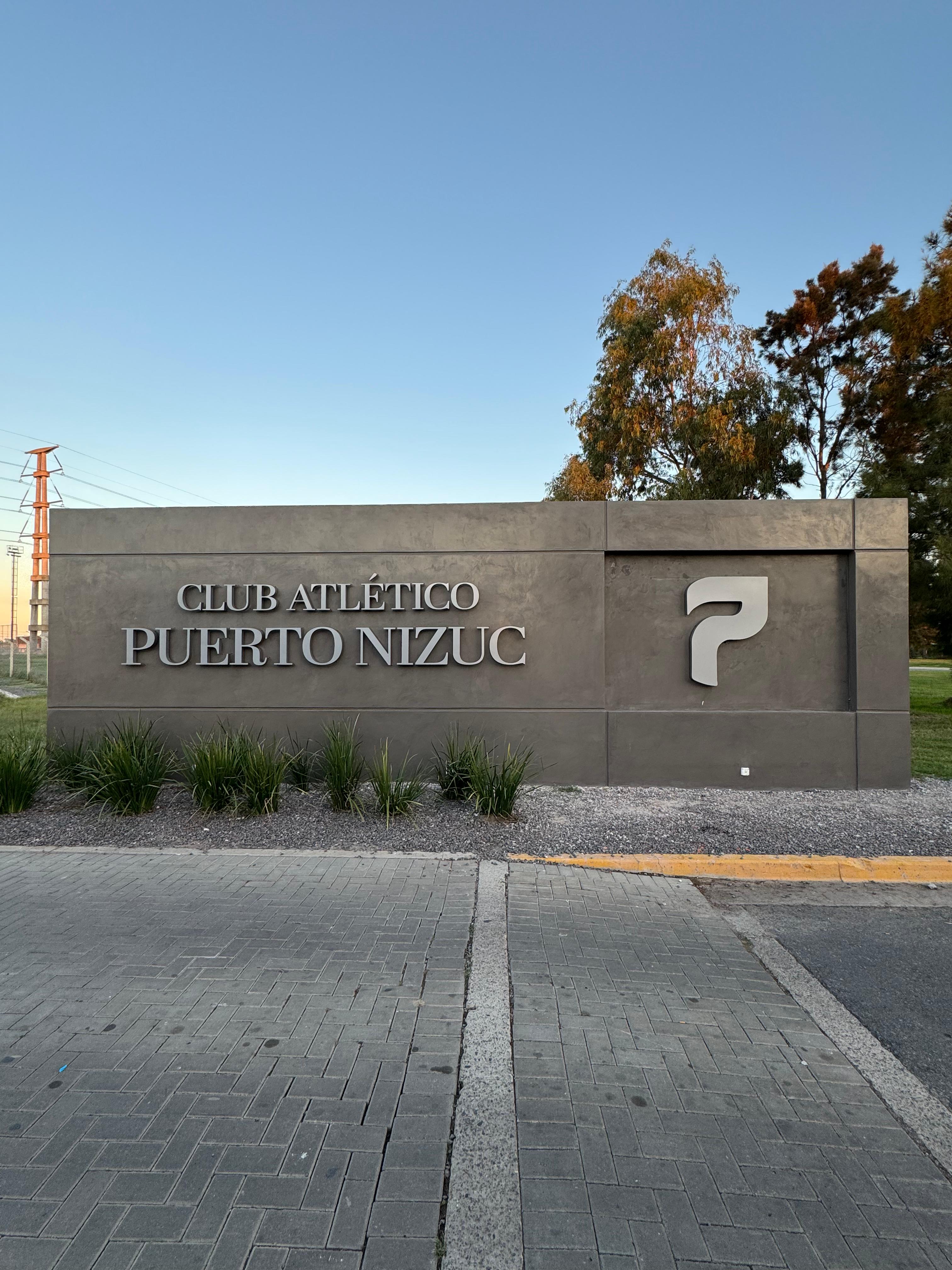 Letras corpóreas iluminadas para local comercial