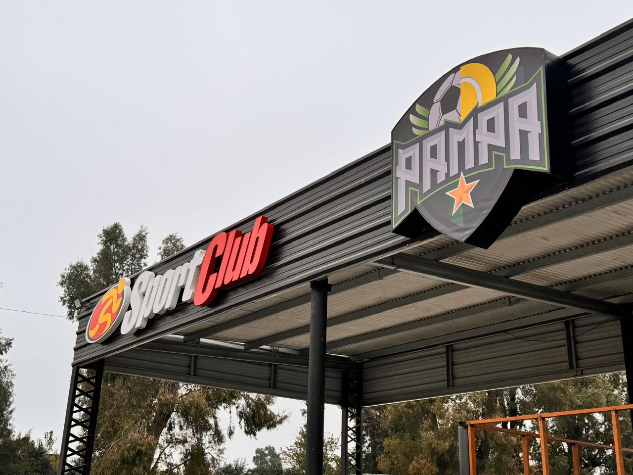 Marquesina iluminada para frente comercial